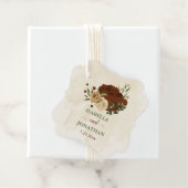 Étiquettes Cadeau Terrain en terre ton vert fleuri mariage (En situation)