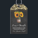 Étiquettes-cadeau Tournesol Mason Jar Chalkboard Mariage Merci<br><div class="desc">Tags de Merci de Mariage de tableau de couleur Mason de tournesol - sont ornés d'un arrière - plan de tableau de couleur avec des lampes à cordes décoratives et un pot de maçon au fond décoré de burlap et dentelle. Jar est également rempli de tournesols. Voir la collection complète...</div>