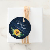 Étiquettes Cadeau Tournesols rustiques Mariage bleu marine (En situation)