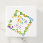 Étiquettes Cadeau Trois Rex Dinosaur 3ème fête d'anniversaire (En situation)