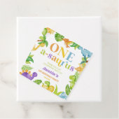 Étiquettes Cadeau Un A-Saurus Dinosaur 1ère fête d'anniversaire (En situation)