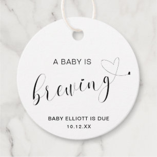 Étiquettes Cadeau Un bébé brasse du Baby shower noir et blanc