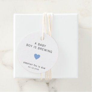 Étiquettes Cadeau Un Bébé brasse un Baby shower de garçon au coeur b