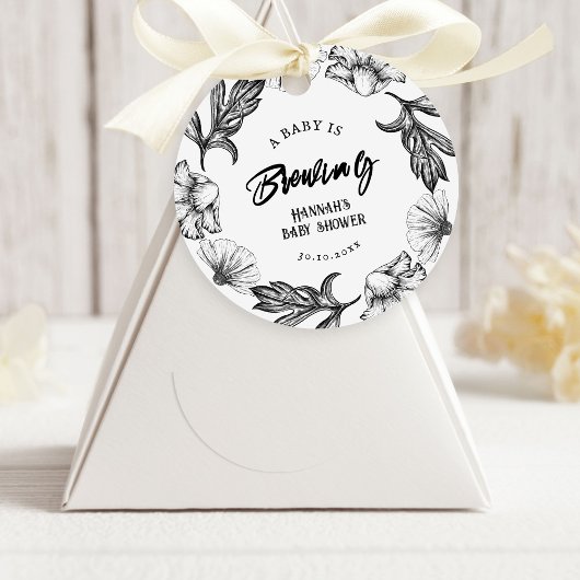 Étiquettes Cadeau Un bébé est en train de brasser des fleurs gothiqu