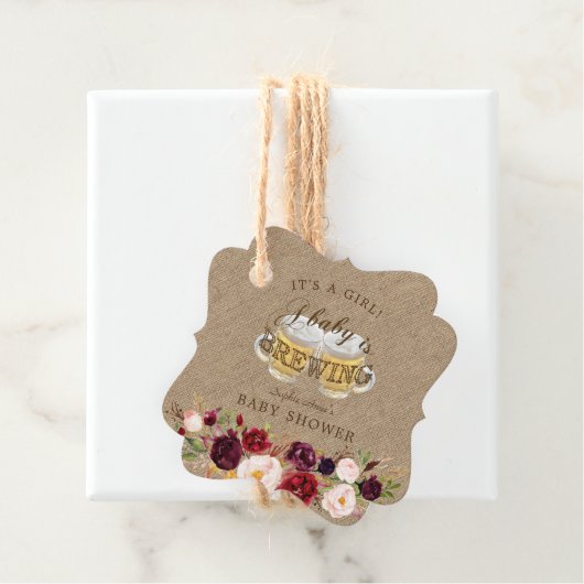 Étiquettes Cadeau Un bébé souffle le Baby shower floral Burlap (En situation)