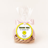 Un joyeux Mec/Gal Merci souriant jaune
