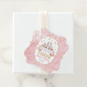 Étiquettes Cadeau Un lapin est en train d'atteindre trois 3ème anniv (En situation)