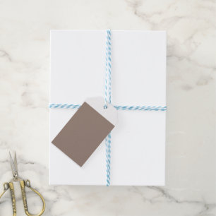 Étiquettes-cadeau un mur marron avec une horloge