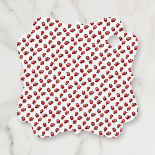 Étiquettes Cadeau Une Mignonne Petite Ladybug Est En Chemin De Baby (Dos)