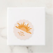 Étiquettes Cadeau Voici le Baby shower jaune du fils boho (En situation)