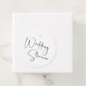 Étiquettes Cadeau Wedding shower de script moderne (En situation)