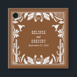 Étiquettes Cadeau Western Country Cowboy Rustique Mariage<br><div class="desc">Un design moderne de cowboy occidental avec des éléments dessinés à la main d'un crâne de vache, des fers à cheval, des ornements floraux et des cactus. Le design Brown et blanc de la bordure fleurie mariage est composé de fleurs dessinées à la main, de cactus, de crâne de vache...</div>