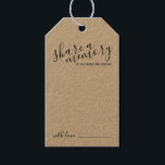 Étiquettes cadeaux Mariage de script moderne 'Part<br><div class="desc">Ajoutez une touche personnelle à votre mariage avec un conseil de mariage de script moderne et une carte d'étiquette de voeux. Cette carte de balise comporte le titre "partager une mémoire" en noir style de police de script moderne et des détails en noir style de police sans serif moderne sur...</div>