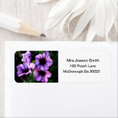 ÉTIQUETTES D'ADRESSE DE FLEURS PURPLE (En situation)