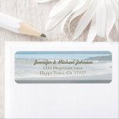 Étiquettes d'adresse de retour de mariage de plage (En situation)