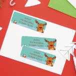 Étiquettes d'adresse de retour des rennes de Noël<br><div class="desc">Jolie petite scène hivernale avec rennes heureux et petite maison dans un champ enneigé.</div>