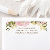 Étiquettes d'adresse de retour florales roses (En situation)