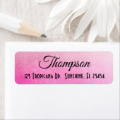 Étiquettes d'adresse de retour rose personnalisée (En situation)