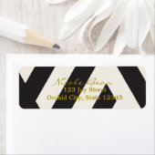 Étiquettes d'adresse d'invitation Crème Noir Blanc (En situation)