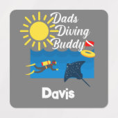 Étiquettes Dads Diving Buddy Design - Vêtements pour petits C (Design 1)