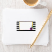 Étiquettes de adresse noirs et violets (En situation)