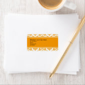 Étiquettes de adresse oranges de mariage damassé (En situation)