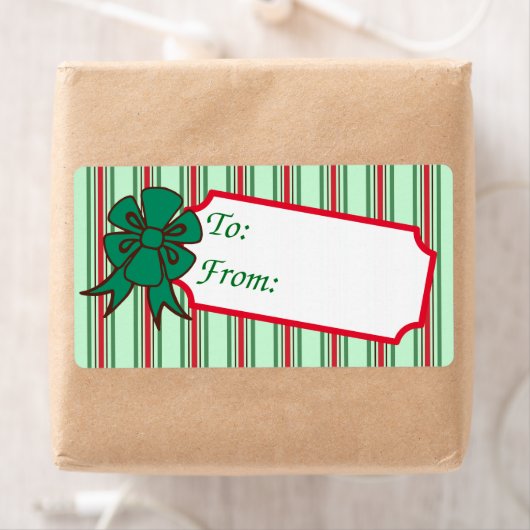 Étiquettes de cadeau avec ruban de Noël (En situation)