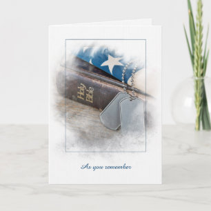 Étiquettes de chien militaire sur carte de Bible