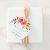 Étiquettes de faveur de baby shower avec des pivoi (En situation)