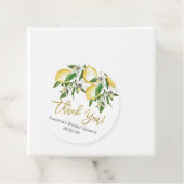 Étiquettes de faveur florales de citrons (En situation)