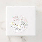 Étiquettes de faveur florales papillon (En situation)