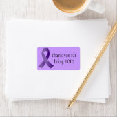 Étiquettes de MERCI de ruban violet (En situation)