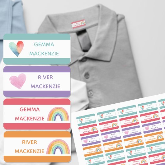 Étiquettes de nom de vêtements codées par couleur