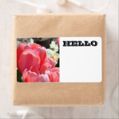Étiquettes de nom HELLO Fleurs de Tulipe Roses (En situation)