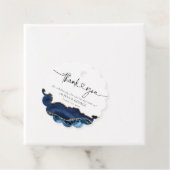 Étiquettes de remerciement de mariage bleu marine  (En situation)