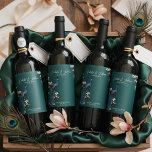 Étiquettes de vin de mariage Paon Floral Turquoise<br><div class="desc">Ces élégantes étiquettes de vin de mariage au motif floral paon sarcelle présentent un paon dessiné à la main en bleu et sarcelle perché sur des branches de magnolia en pleine floraison, illustré à l'encre noire, sur un fond sarcelle foncé moderne. Conçues pour les mariages, ces étiquettes de vin personnalisées...</div>