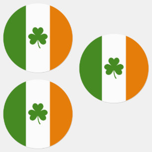 Étiquettes Drapeau irlandais de la Saint Patrick avec Shamroc