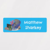 Étiquettes Funny requin regardant la bande dessinée de la tél (Design 2)