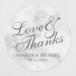 Étiquettes 'Love & Thanks' Élégant Script Wedding Favor Étiqu<br><div class="desc">Un design élégant avec le titre "Love & Thanks" en gris élégant style de police script avec le nom de mariée et le nom du marié et date mariage en gris classique serif style de police sur l'arrière - plan en marbre blanc.</div>