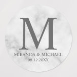 Étiquettes Marbre blanc Élégant Monogramme Mariage Favoriser<br><div class="desc">Un design élégant avec monogramme,  nom et date en serif gris style police sur arrière - plan en marbre blanc.</div>
