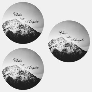 Étiquettes Mariage noir et blanc sous les montagnes