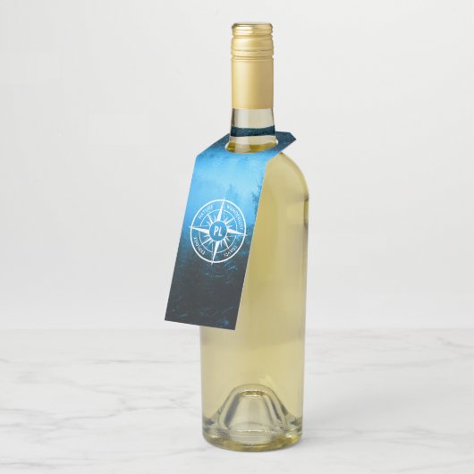 Étiquettes Pour Bouteilles Aiguille de compas monogramme brouillard dans la f (Incliné)