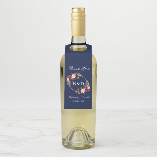 Étiquettes Pour Bouteilles Couronne florale de monogramme bleu de mariage de  (Sur bouteille)