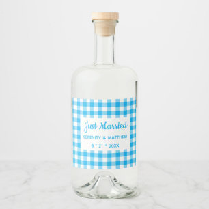 Étiquettes Pour Bouteilles De Liqueur Plaid de campagne bleu Gingham Just Married Mariag