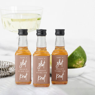 Étiquettes Pour Bouteilles De Liqueur Prenez un Shot, Elle Attache le Nœud Enterrement d