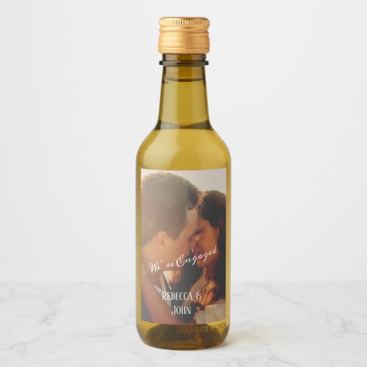 Étiquettes Pour Bouteilles De Vin Calligraphie moderne Photo Engagement Party Mini (Devant)