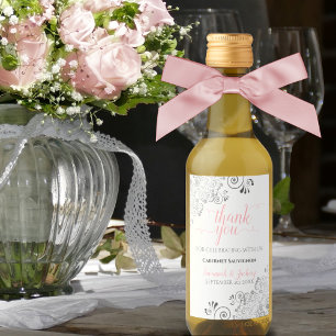 Étiquettes Pour Bouteilles De Vin Lacy Silver et rose sur le Merci Mariage blanc Min