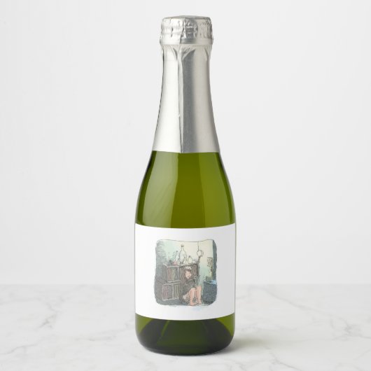 ÉTIQUETTES POUR BOUTEILLES DE VIN MOUSSEUX さなやにじ 薄明るい水色のお部屋の本棚のそばで座る素足の女性のイラスト (Devant)