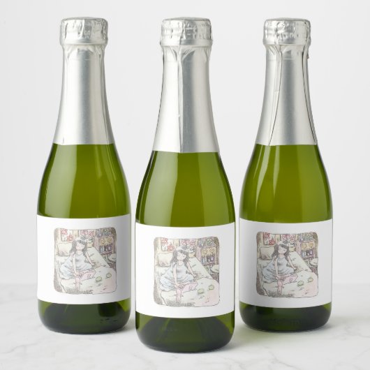 ÉTIQUETTES POUR BOUTEILLES DE VIN MOUSSEUX さなれなじ　寝室の壁際のベッドの上で、胡坐をかいてノートパソコンを使う女性のイラスト (Bouteilles)