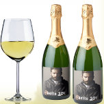 Étiquettes Pour Bouteilles De Vin Mousseux 30e anniversaire photo bonjour 30 hommes<br><div class="desc">Modèle pour Votre photo. Superposition du texte blanc : Bonjour 30 ! Un étiquette pour une fête du 30e anniversaire pour les mecs.</div>